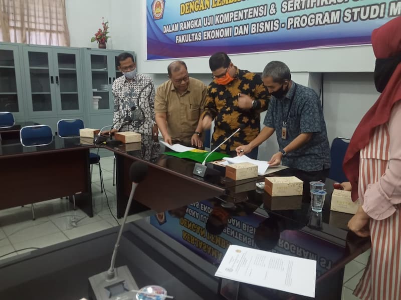 MOU LMKU dengan Dharmawangsa